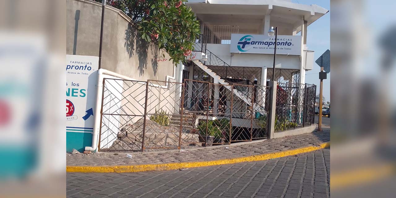 Calle Melchor Ocampo enrejada de forma arbitraria por la señora Emma Sosa Ruiz.