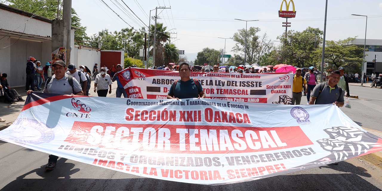 Fotos: Luis Alberto Cruz / Con una marcha, la Sección 22 inició el paro de actividades por 48 horas.