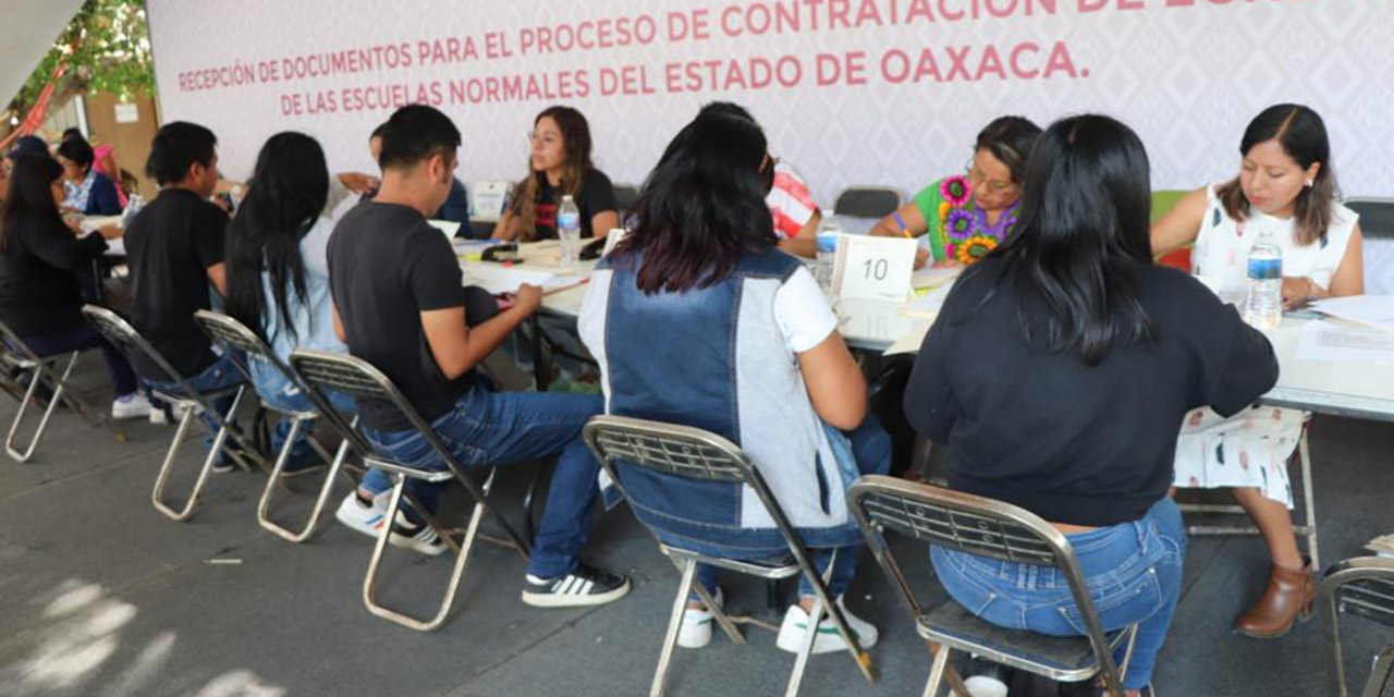 Sangría de 180 mdp al año al dar plazas a 1,400 normalistas | El Imparcial de Oaxaca