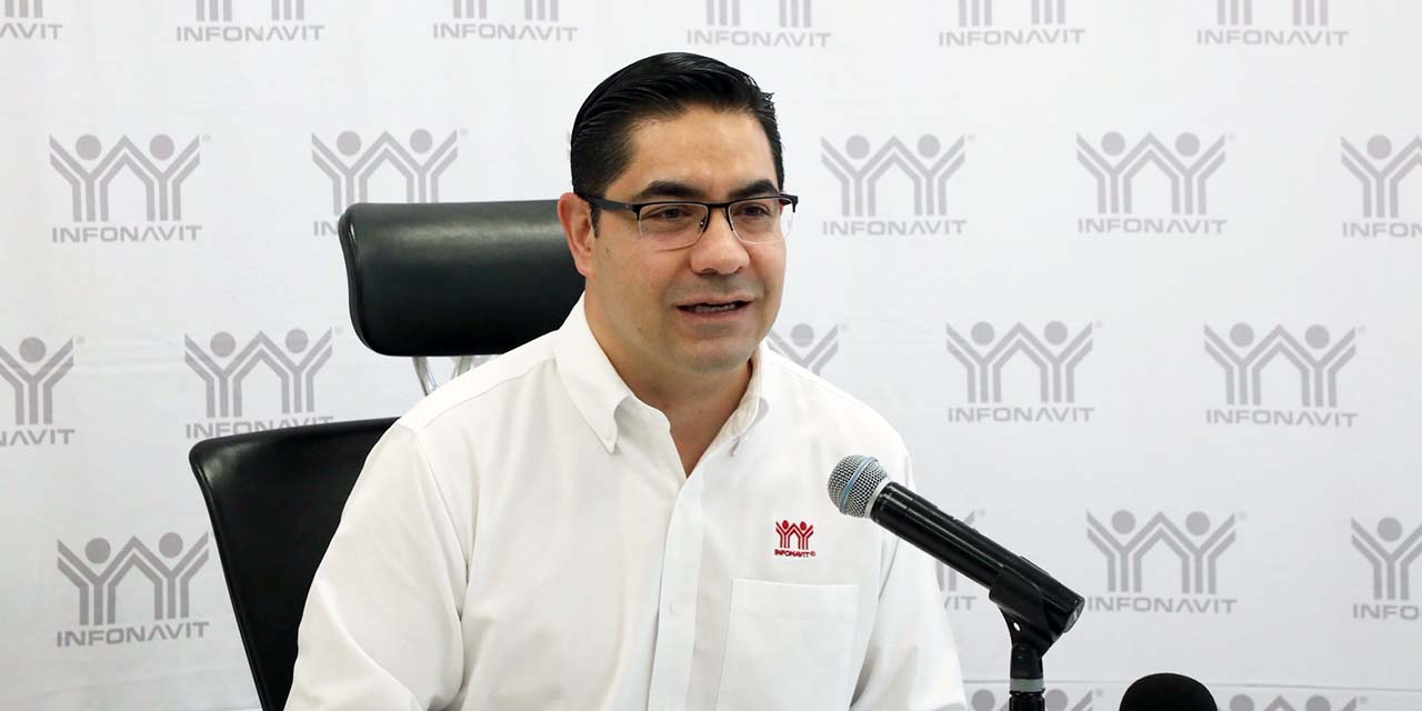Foto: Luis Alberto Cruz / El delegado del Infonavit, Juan Jacobo Pérez Miranda, anuncia nuevos programas en beneficio de derechohabientes.