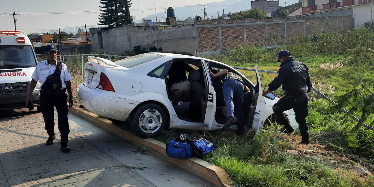 Ebrio derriba cerca en accidente de tránsito | El Imparcial de Oaxaca