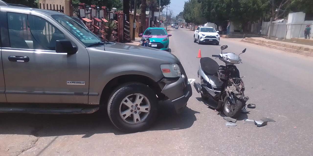 Camioneta choca contra motociclista | El Imparcial de Oaxaca