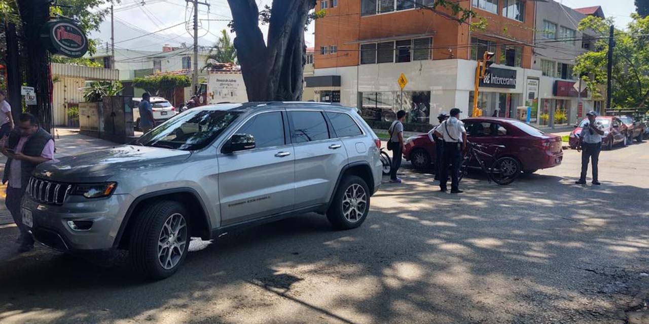 Huye tras ocasionar accidente; sospechan que es de la Segob | El Imparcial de Oaxaca