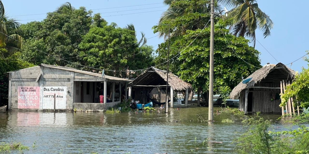 Mar de fondo inunda la comunidad de El Azufre Tututepec | El Imparcial de Oaxaca