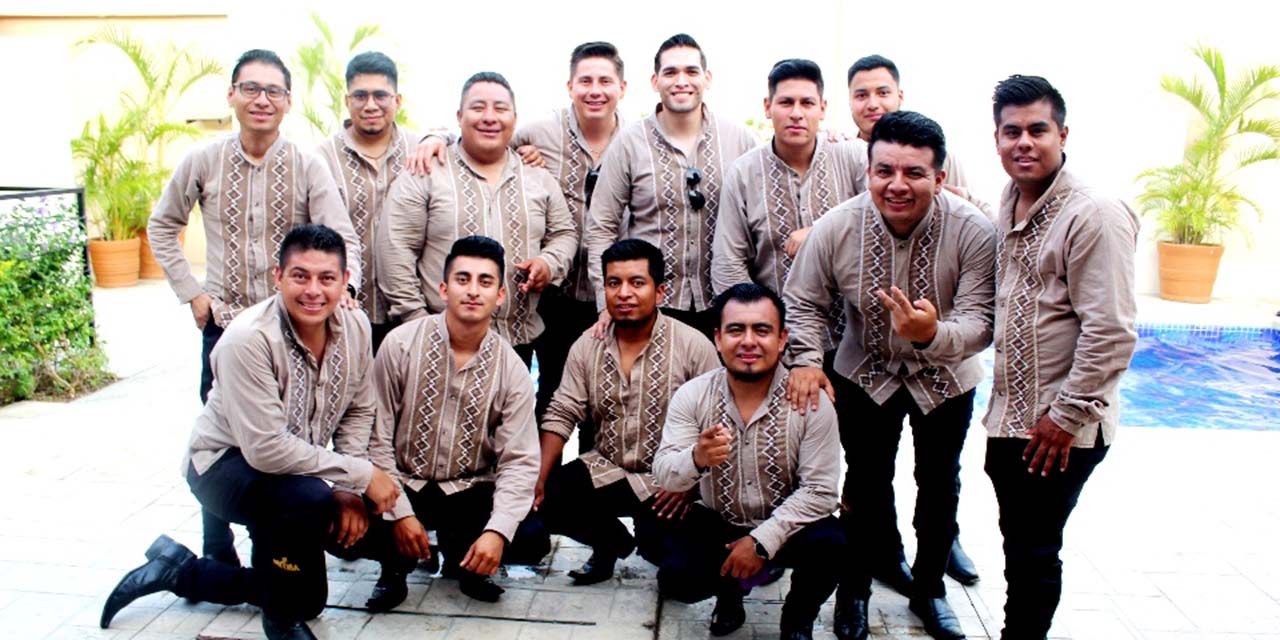 La Banda La Picosa de Ocotlán de Morelos estuvo en Huatulco.
