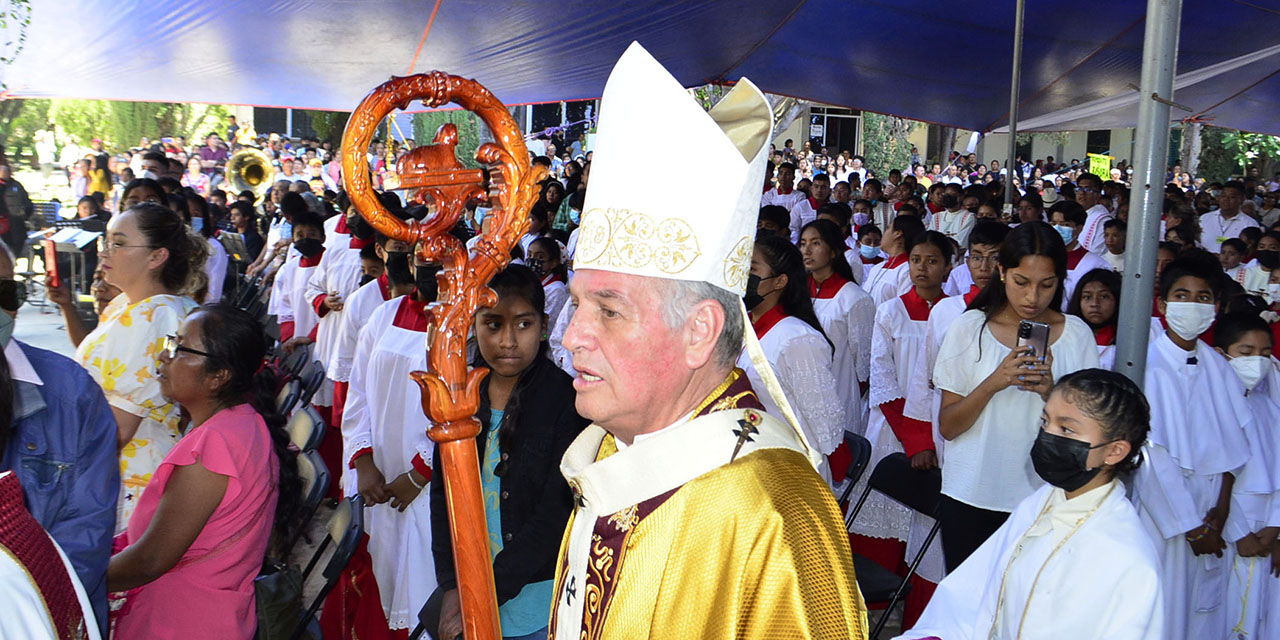 Foto: Adrián Gaytán / La comunidad católica asiste a la XXXII Feria del Seminario Pontificio de la Santa Cruz.