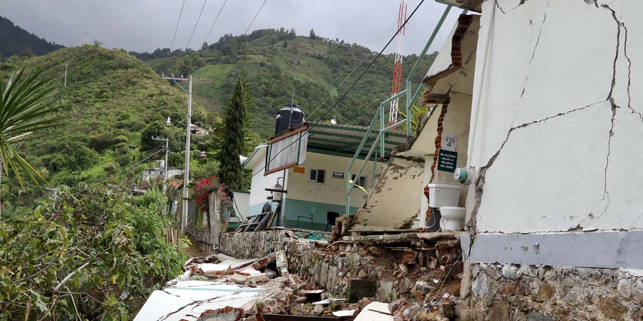 Foto: Luis Alberto Cruz / Los daños por sismos en San Juan Ozolotepec, en la Sierra Sur de Oaxaca.