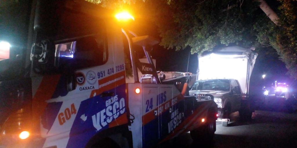 Camioneta de carga choca contra un árbol en El Retiro - El Imparcial de ...