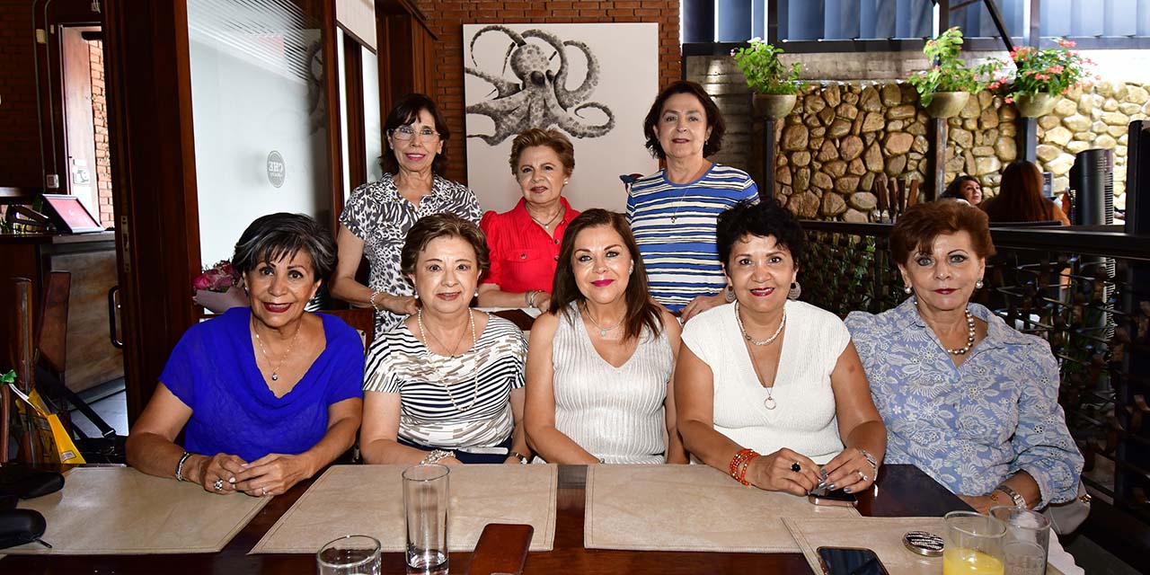 Fotos: Rubén Morales / Las amigas pasaron un extraordinario momento festejando a las cumpleañeras Adriana Díaz y Paty Zárate. Fotos: Rubén Morales / Las amigas pasaron un extraordinario momento festejando a las cumpleañeras Adriana Díaz y Paty Zárate.