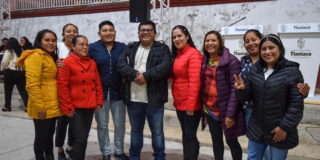 Festejan a profesores de Tlaxiaco | El Imparcial de Oaxaca
