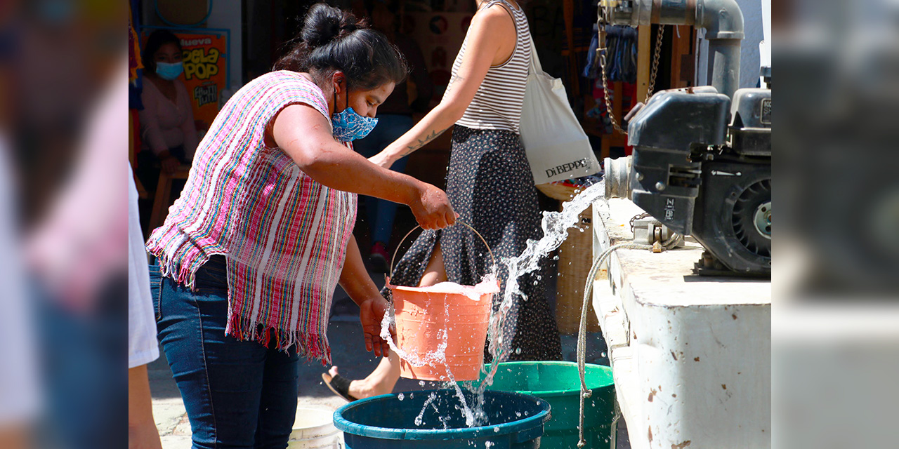 Foto: Adrián Gaytán / Mala calidad del agua obliga a habitantes de Viguera y Santa Rosa a surtirse con pipas. Foto: Adrián Gaytán / Mala calidad del agua obliga a habitantes de Viguera y Santa Rosa a surtirse con pipas.