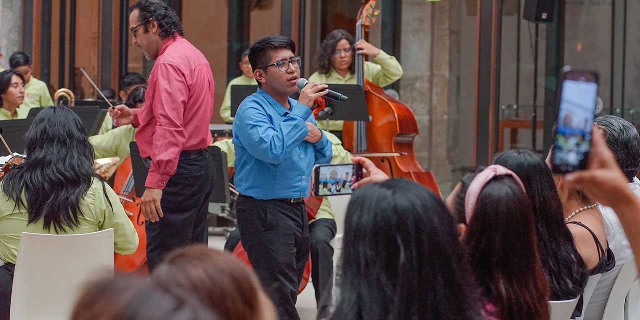 Ofrece espectacular concierto la Orquesta Sinfónica de la Central de Abasto con Esperanza Azteca.