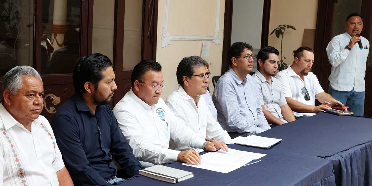 Foto: Luis Alberto Cruz / Presenta UABJO convocatoria para subsedes en las regiones.