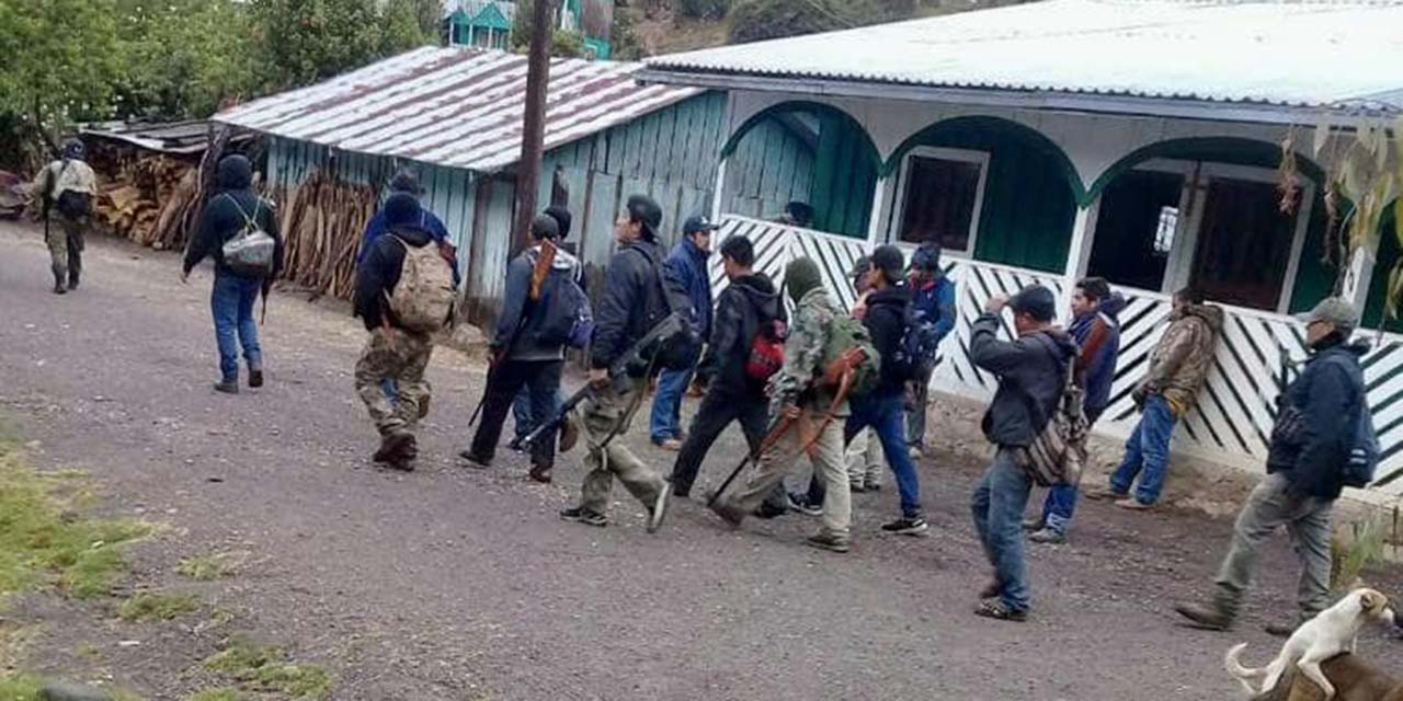 Foto difundida por redes sociales / Presunta presencia de grupos armados en la zona, denuncia Santiago Textitlán.