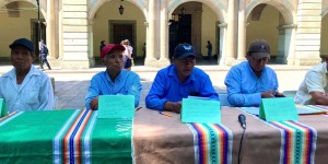 Viajó una comisión a la ciudad de Oaxaca para entablar una mesa de diálogo con las autoridades.