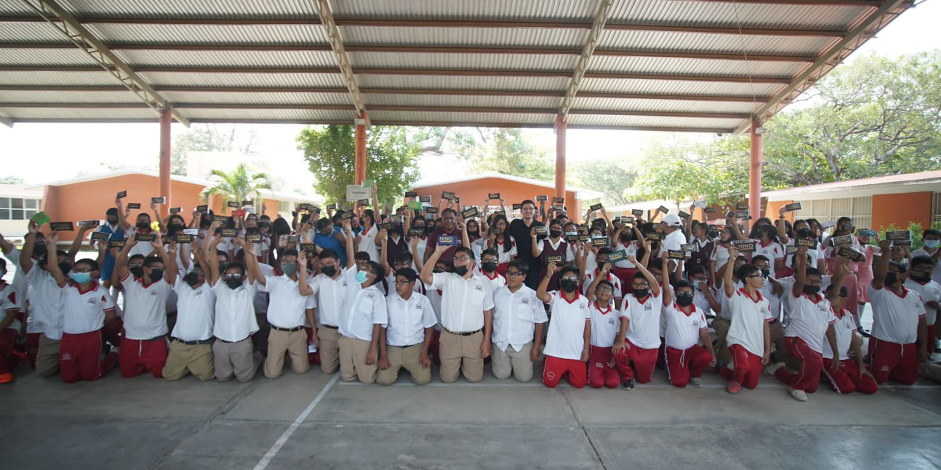 Entrega Fundación NINO lentes gratuitos a estudiantes de secundaria