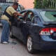 Localizan auto baleado y abandonado en Juchitán