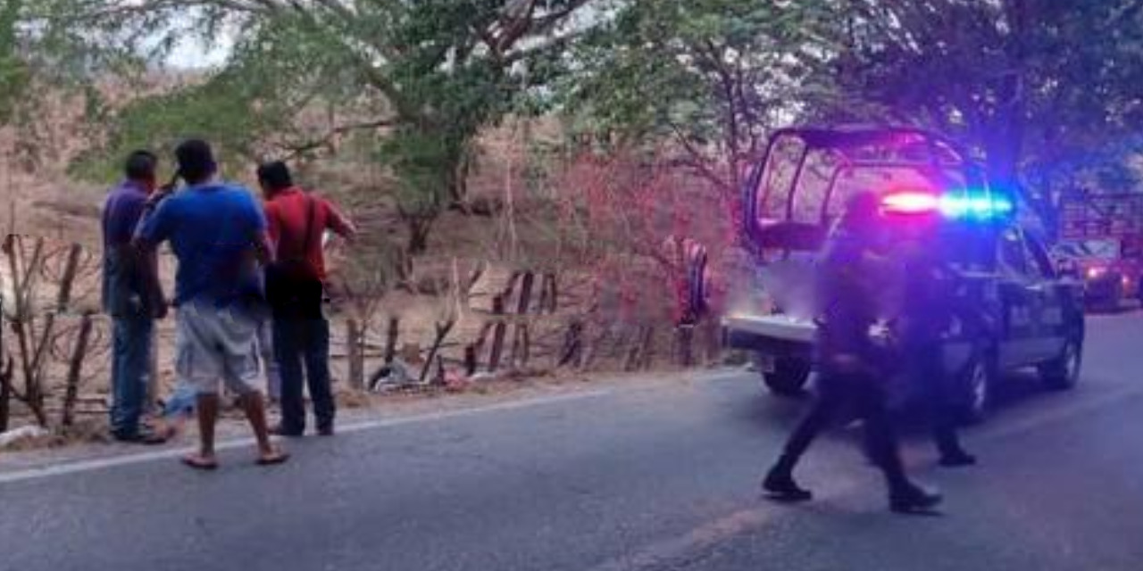 Derrapa fuera de la carretera 200 y resulta gravemente herido | El Imparcial de Oaxaca