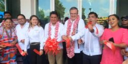 El canciller Marcelo Ebrard inaugura la Oficina Municipal de Enlace de Pasaportes en Tuxtepec.