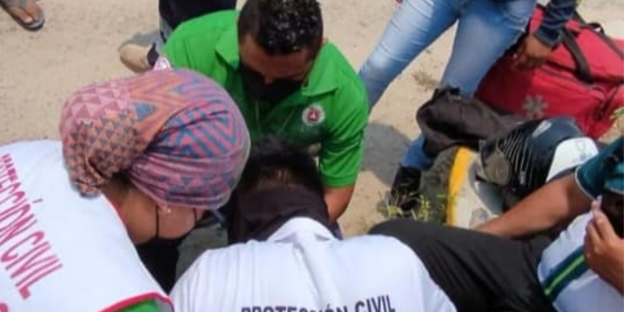 Trasladan al hospital a motociclista tras percance vial | El Imparcial de Oaxaca