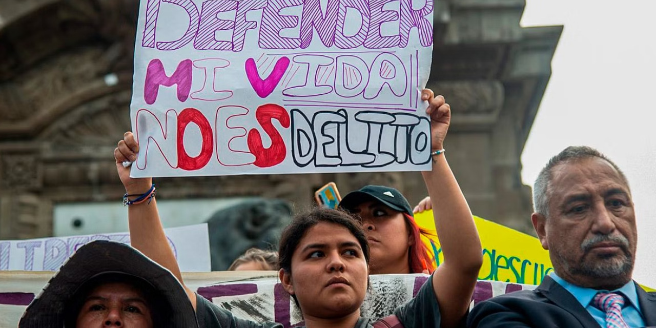 Absuelven a oaxaqueña Roxana Ruiz por matar a su violador | El Imparcial de Oaxaca