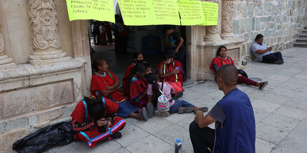 Quieren triquis mercadear en el Llano o Independencia  | El Imparcial de Oaxaca