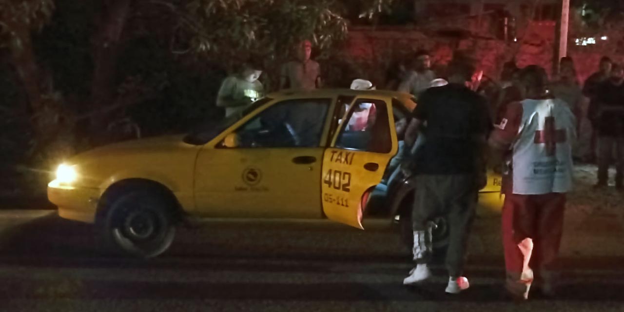 Chocan auto particular y taxi Sitio Morelos; el saldo fue de dos personas lesionadas.