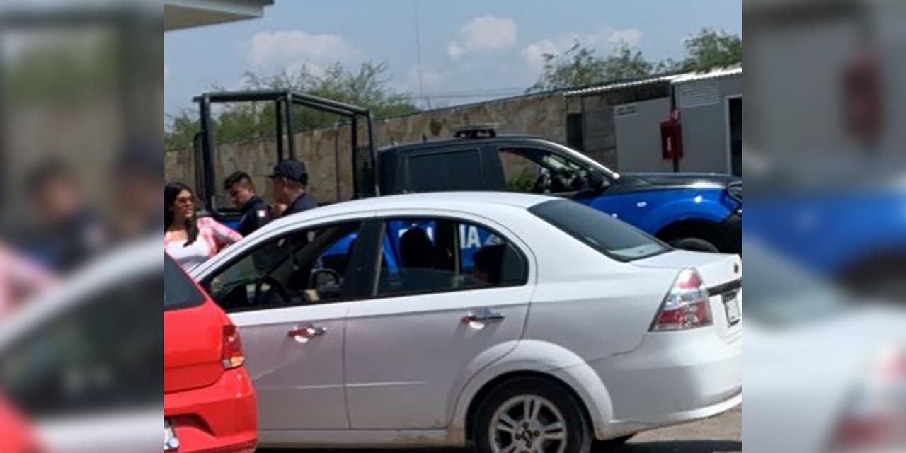 Chocan frente a una gasolinera en Huajuapan | El Imparcial de Oaxaca