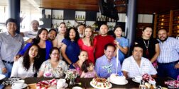 Fotos: Rubén Morales / Don Heraclio Primo estuvo reunido con su familia en un restaurante de la ciudad donde le expresaron sus buenos deseos.