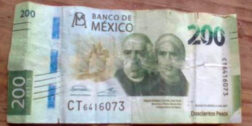 El billete de 200 pesos resultó ser falso; el afectado no se percató de ello al recibirlo.