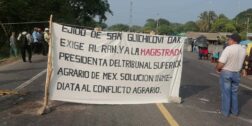 Ejidatarios de San Juan Guichicovi realizaron un bloqueo entronque a la población de Estación Mogoñé.