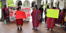 Foto: Adrián Gaytán / Indígenas triquis demandan espacios para vender sus productos.