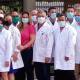 Destinan a Oaxaca 84 médicos cubanos; 20 son internistas