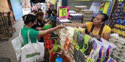 Foto: Adrián Gaytán / Los precios de algunos productos se estabilizan, sin embargo, los alimentos siguen en alza constante.