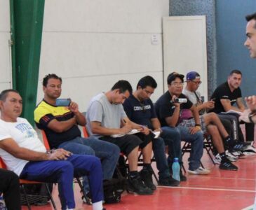 La cátedra del entrenador Jorge Lorenzo se desarrolló en el Auditorio del CBTis 26 de San Felipe del Agua.
