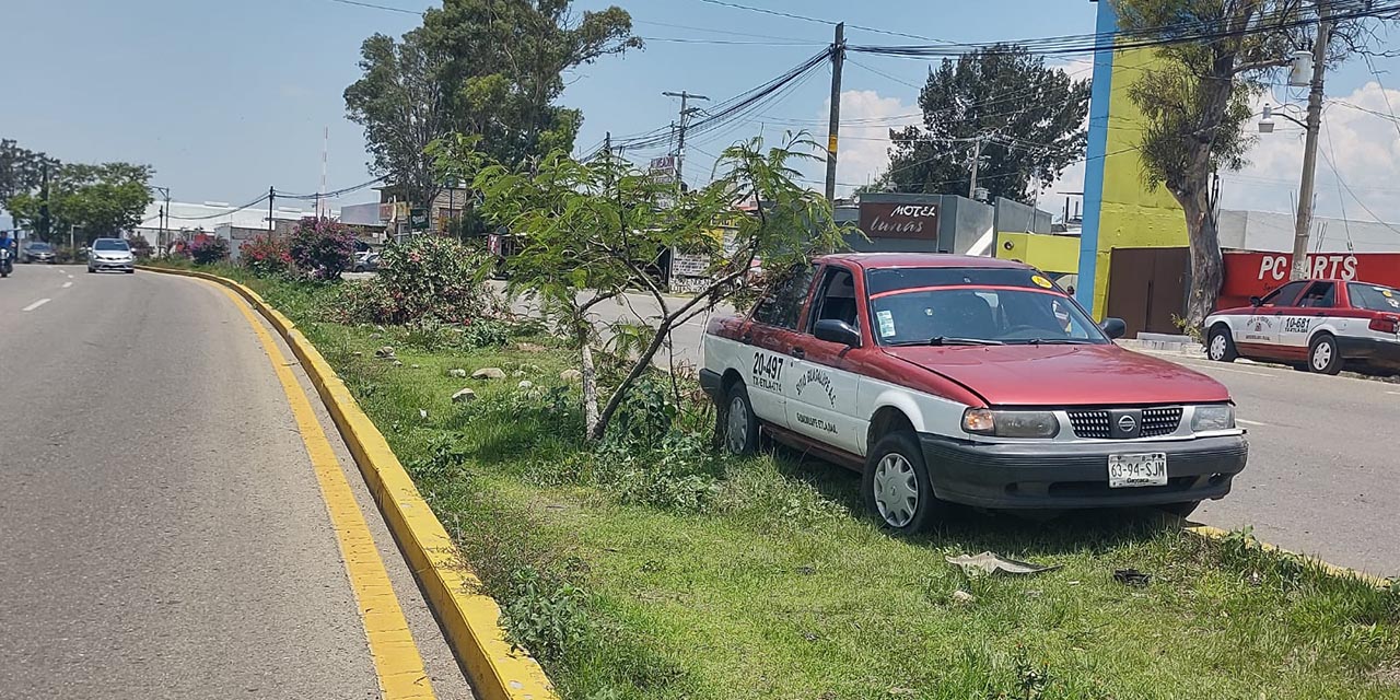 Choca taxi foráneo sobre la 190 | El Imparcial de Oaxaca