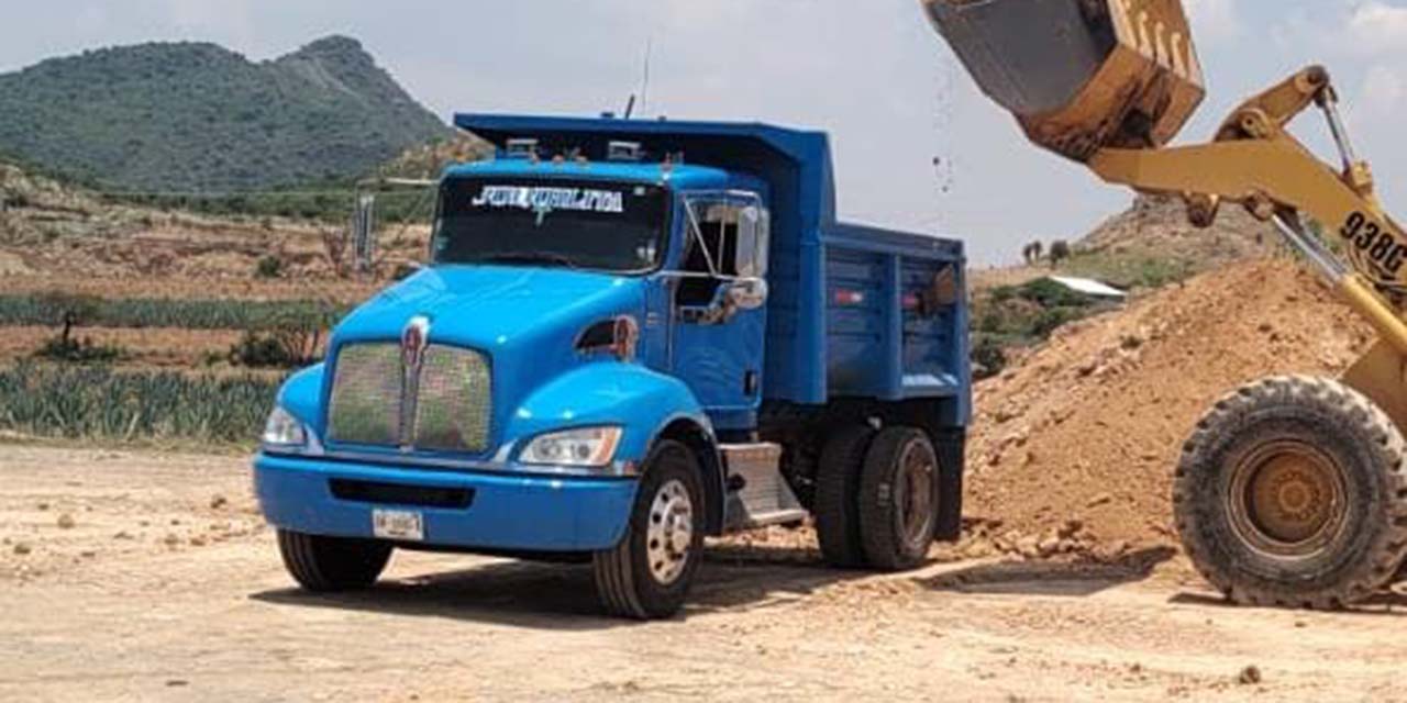 Los criminales se habían robado el camión marca Kenworth, tipo volteo, con placas de Oaxaca.