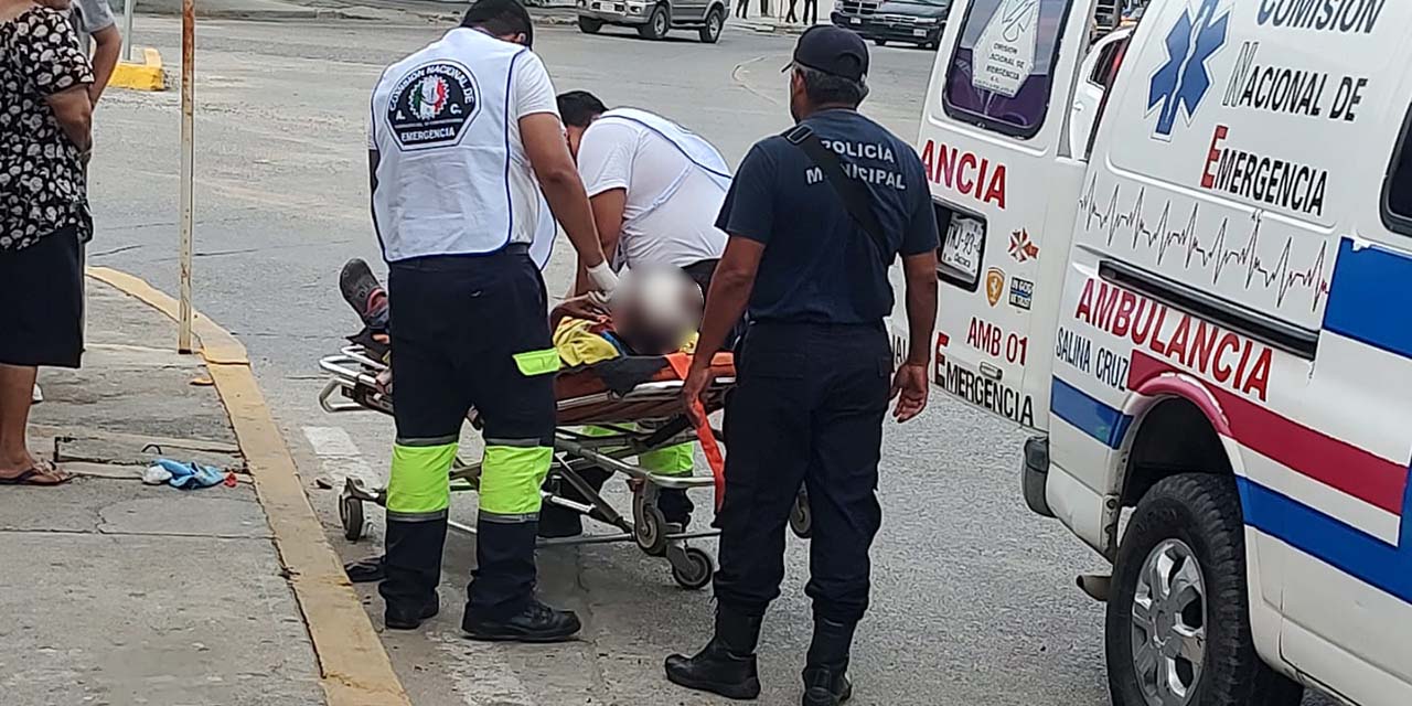 Los paramédicos trasladaron al herido al hospital.
