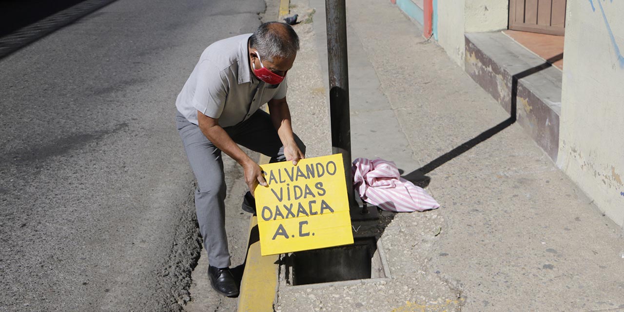 Foto: Archivo / El Imparcial / Manuel Chávez Núñez, presidente del Grupo Salvando Vidas, alerta a peatones de las trampas mortales en la vía pública.