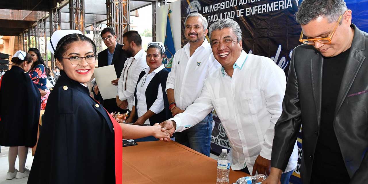 UABJO entrega a la sociedad 285 nuevas enfermeras y enfermeros | El Imparcial de Oaxaca