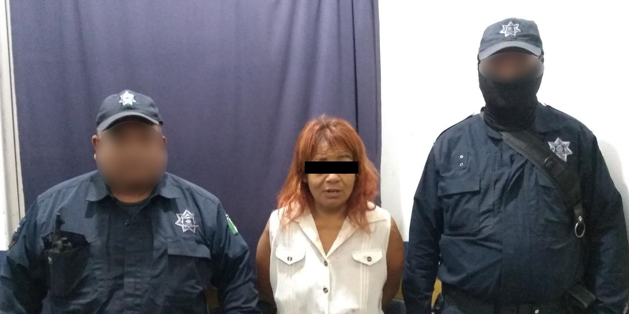 Mujer golpea a su  madre, su hermano  y a un menor de edad