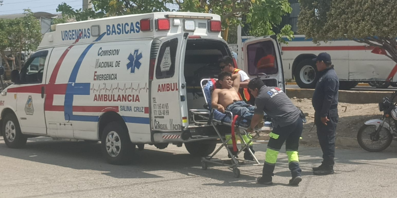 Motociclista se impacta contra un tractor rumbo a Mixtequilla