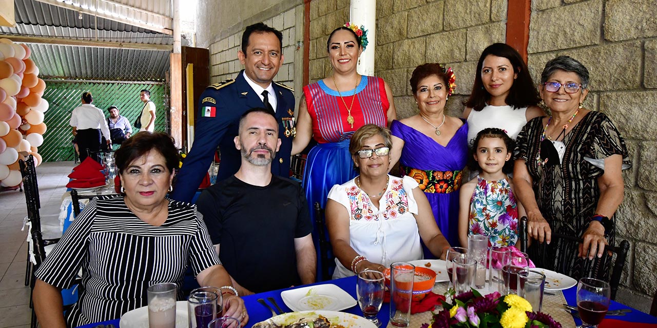 Fotos: Rubén Morales / Los familiares del capitán Carlos Alberto lo acompañaron para celebrar este día maravilloso.