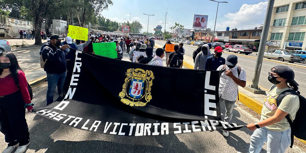 Marchan normalistas por la detención de vándalos | El Imparcial de Oaxaca
