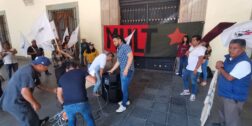 Foto: Adrián Gaytán / Protesta MULT en Palacio de Gobierno por el asesinato de dos mujeres.