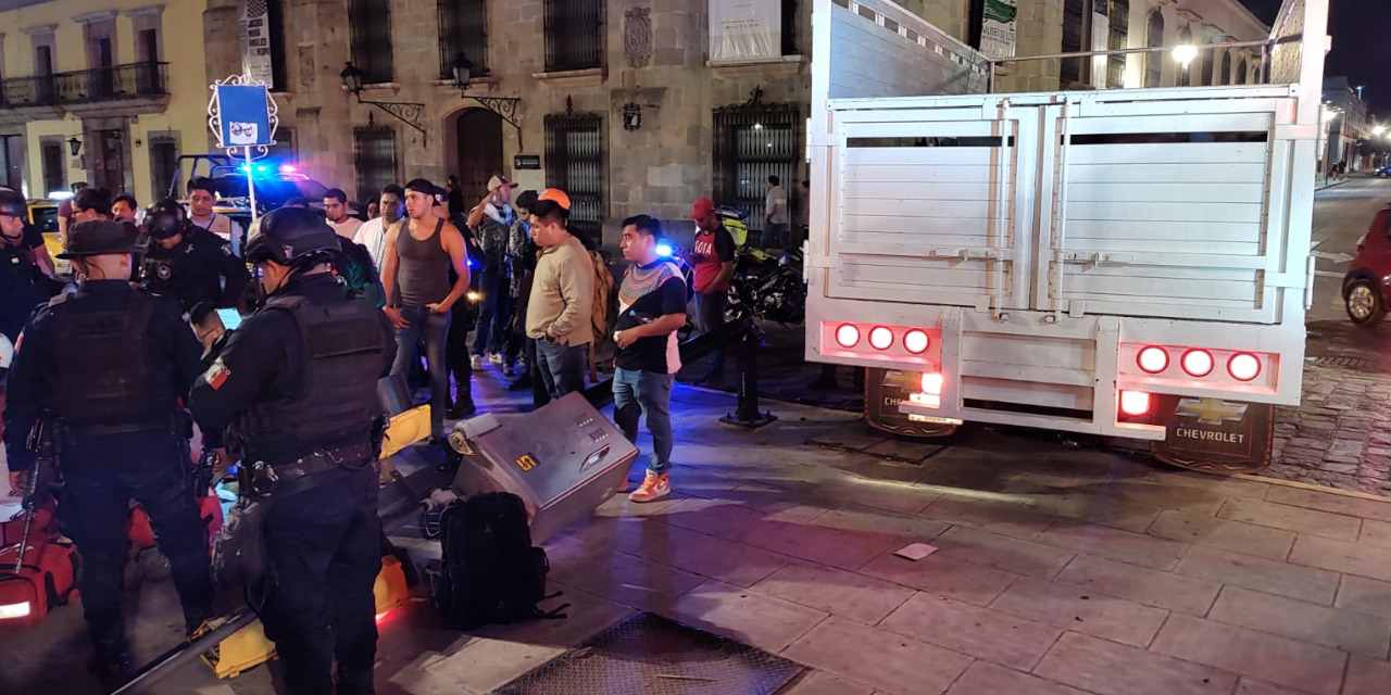 Cae semáforo sobre dos ciudadanas tras mitin de Sheinbaum | El Imparcial de Oaxaca