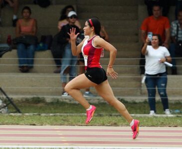Alejandra Paulina, cierra su ciclo en Nacionales Conade, como la reina de la velocidad.