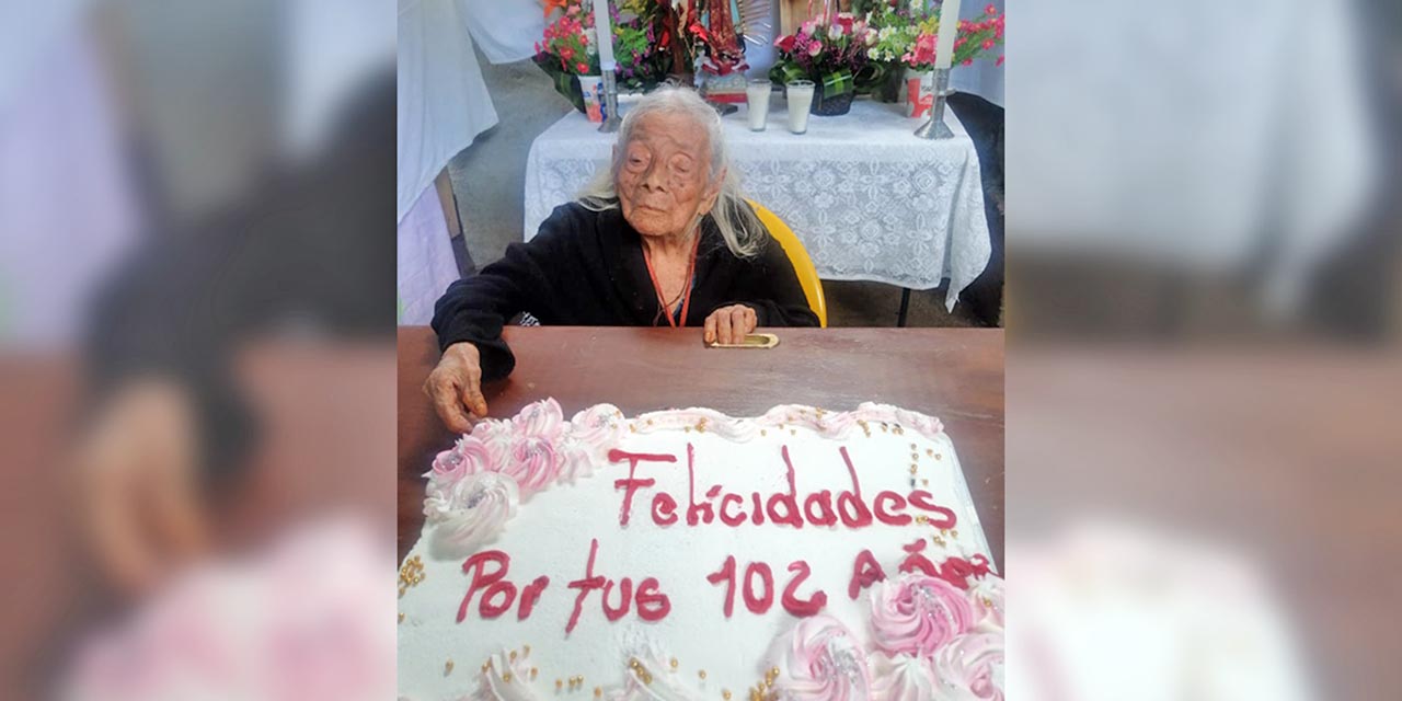 Foto: Roberto Guzmán Rojas / Doña Amalia González Martínez festeja sus 102 años de vida.