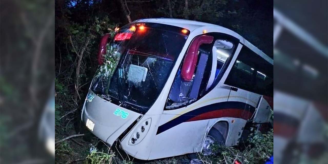 El autobús de la línea FYPSA se accidentó el pasado viernes.