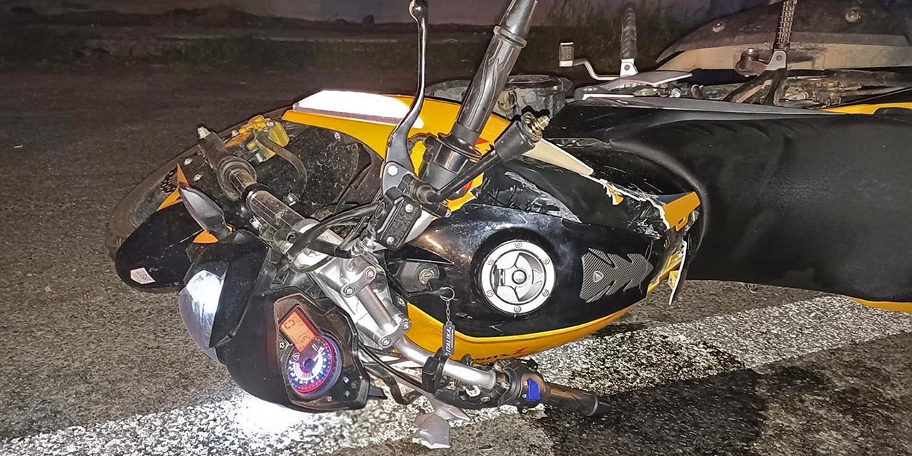 El motociclista murió al instante, al impactar contra el Torton; no contaba con casco de seguridad.